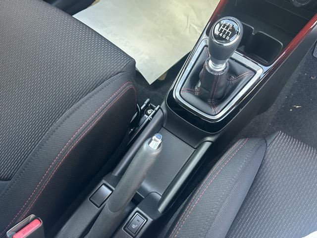 スイフトスポーツ ベースグレード　走行距離１０９ＫＭ　セーフティサポート装着車　６ＭＴ　スマートキー　ＬＥＤヘッドライト　フルオートエアコン　シートヒーター　革巻きハンドル　オートクルーズコントロール　フォグランプ　ディーラー試乗車（16枚目）