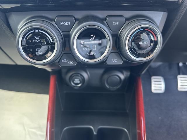 スイフトスポーツ ベースグレード　走行距離１０９ＫＭ　セーフティサポート装着車　６ＭＴ　スマートキー　ＬＥＤヘッドライト　フルオートエアコン　シートヒーター　革巻きハンドル　オートクルーズコントロール　フォグランプ　ディーラー試乗車（17枚目）