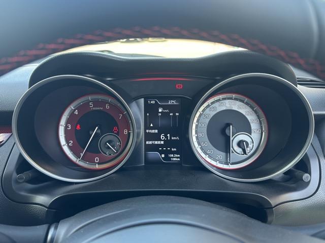 スイフトスポーツ ベースグレード　走行距離１０９ＫＭ　セーフティサポート装着車　６ＭＴ　スマートキー　ＬＥＤヘッドライト　フルオートエアコン　シートヒーター　革巻きハンドル　オートクルーズコントロール　フォグランプ　ディーラー試乗車（20枚目）