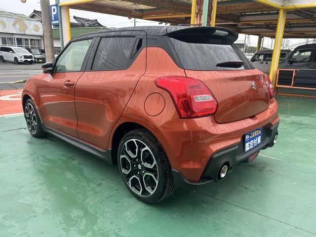 スイフトスポーツ ベースグレード 走行距離17KM セーフティサポート装着車 6MT スマートキー LEDヘッドライト フルオートエアコン シートヒーター 革巻きハンドル オートクルーズコントロール フォグランプ オートライト(5枚目)