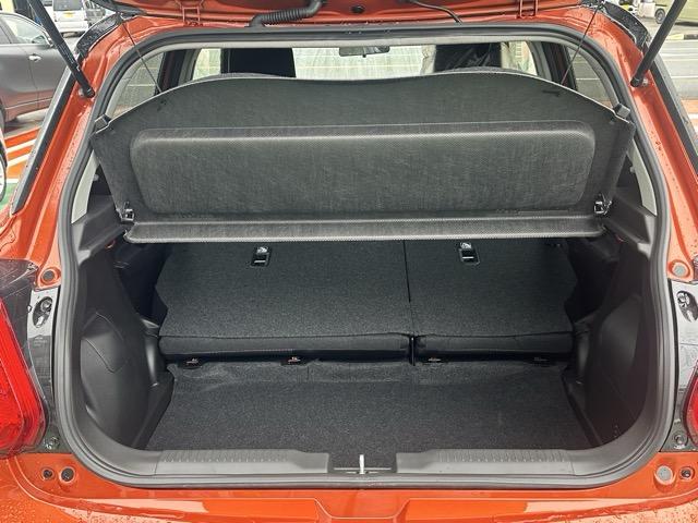 スイフトスポーツ ベースグレード 走行距離17KM セーフティサポート装着車 6MT スマートキー LEDヘッドライト フルオートエアコン シートヒーター 革巻きハンドル オートクルーズコントロール フォグランプ オートライト(11枚目)