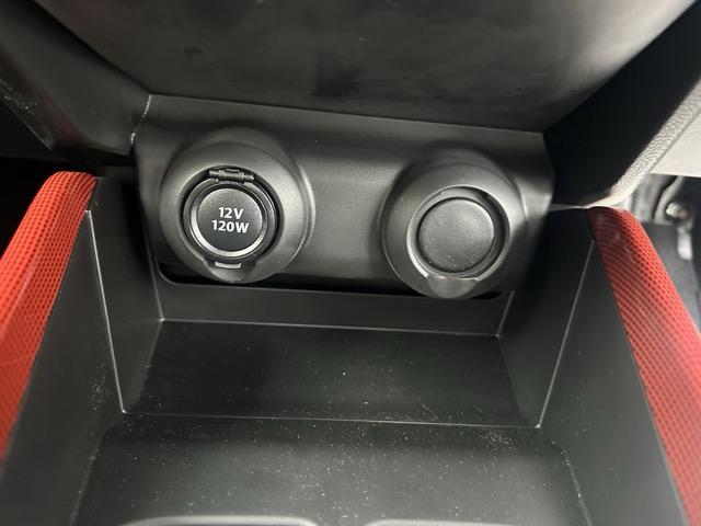 スイフトスポーツ ベースグレード 走行距離17KM セーフティサポート装着車 6MT スマートキー LEDヘッドライト フルオートエアコン シートヒーター 革巻きハンドル オートクルーズコントロール フォグランプ オートライト(18枚目)