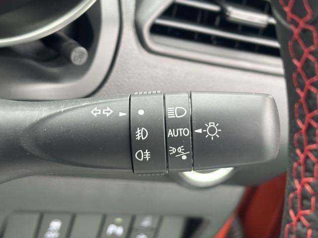 スイフトスポーツ ベースグレード 走行距離17KM セーフティサポート装着車 6MT スマートキー LEDヘッドライト フルオートエアコン シートヒーター 革巻きハンドル オートクルーズコントロール フォグランプ オートライト(24枚目)