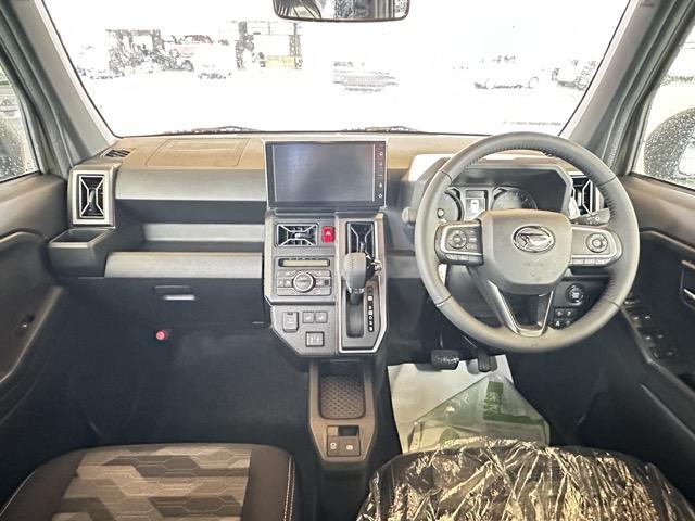 タフト G ダーククロムベンチャー 9インチディスプレイオーディオ バックカメラ スマートキー LEDヘッドライト フルオートエアコン シートヒーター 革巻きハンドル オートクルーズコントロール 電気式パーキングブレーキ 届出済未使用車(8枚目)