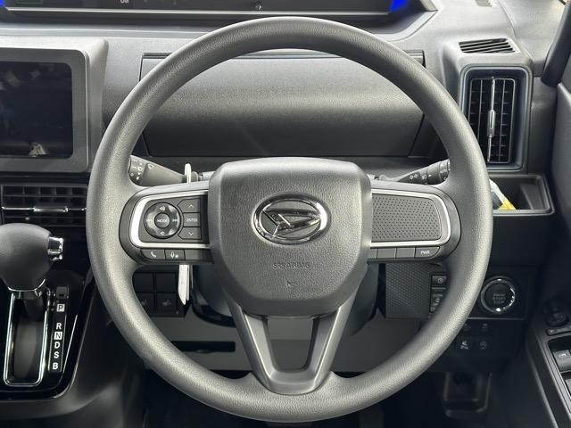 タント カスタムX スマートキー LEDヘッドライト 両側パワースライドドア フルオートエアコン シートヒーター USB充電ソケット ロールサンシェード シートバックテーブル バックカメラ フォグランプ 届出済未使用車(9枚目)