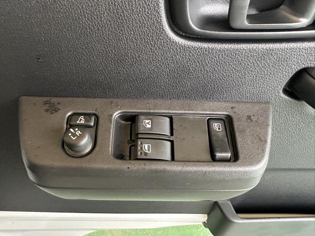 ハイゼットトラック エクストラ 4WD CVT フロアマット サイドバイザー スマートキー 電動格納ドアミラー パワーウィンドー 作業灯 衝突被害軽減ブレーキ アイドリングストップ オートライト エアコン パワステ 届出済未使用車(17枚目)