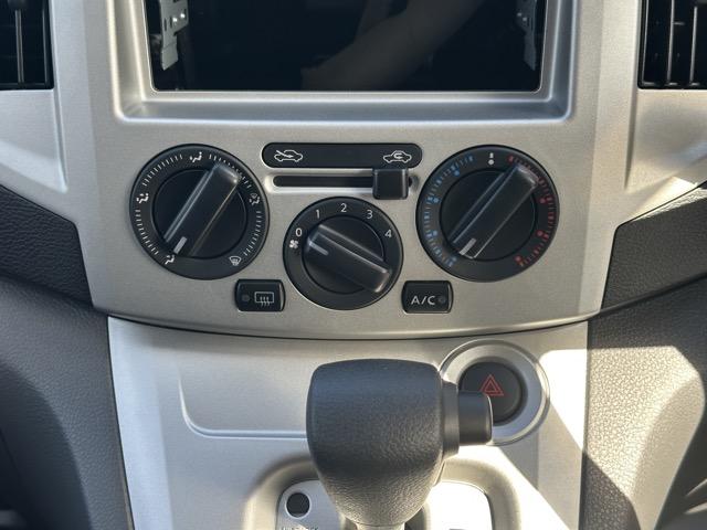 納車前に、専属のクリーニングスタッフが、ピッカピカにクリーニングして納車いたします！もちろん、ピッカピカの状態でお渡しするクリーニング費用も支払総額に含まれています！