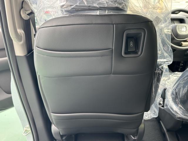 フリード e:HEVエアー EX 6人乗り 内装色/ブラック ホンダセンシング LEDヘッドライト 両側パワースライドドア 運転席&助手席シートヒーター リアクーラー 液晶メーター 本革巻ステアリング・セレクトレバー 登録済未使用車(13枚目)