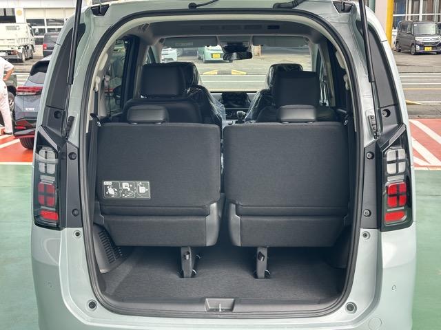 フリード e:HEVエアー EX 6人乗り 内装色/ブラック ホンダセンシング LEDヘッドライト 両側パワースライドドア 運転席&助手席シートヒーター リアクーラー 液晶メーター 本革巻ステアリング・セレクトレバー 登録済未使用車(15枚目)