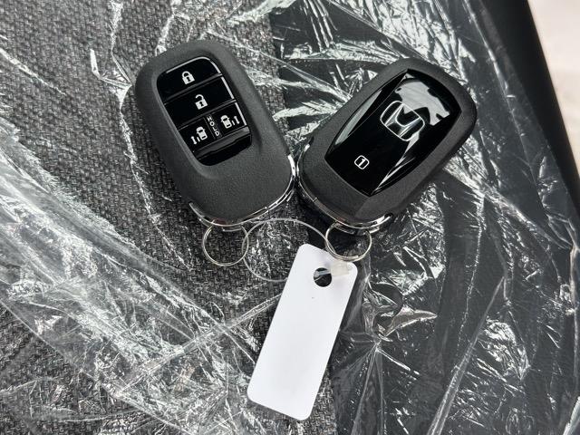 フリード e:HEVエアー EX 6人乗り 内装色/ブラック ホンダセンシング LEDヘッドライト 両側パワースライドドア 運転席&助手席シートヒーター リアクーラー 液晶メーター 本革巻ステアリング・セレクトレバー 登録済未使用車(21枚目)