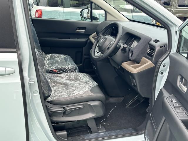 フリード e:HEVエアー EX 6人乗り 内装色/ブラック ホンダセンシング LEDヘッドライト 両側パワースライドドア 運転席&助手席シートヒーター リアクーラー 液晶メーター 本革巻ステアリング・セレクトレバー 登録済未使用車(23枚目)