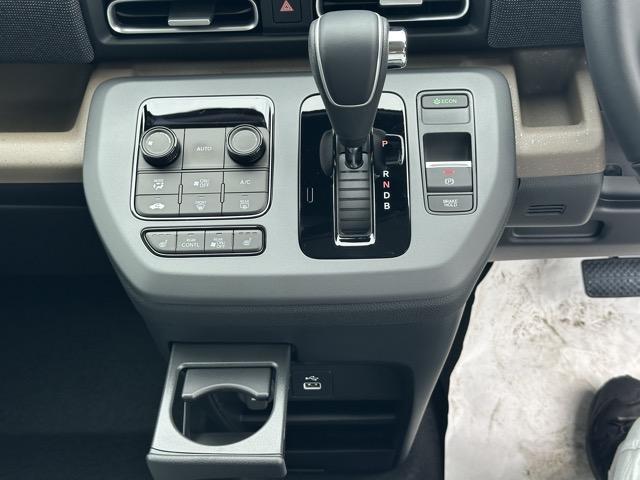 フリード e:HEVエアー EX 6人乗り 内装色/ブラック ホンダセンシング LEDヘッドライト 両側パワースライドドア 運転席&助手席シートヒーター リアクーラー 液晶メーター 本革巻ステアリング・セレクトレバー 登録済未使用車(27枚目)