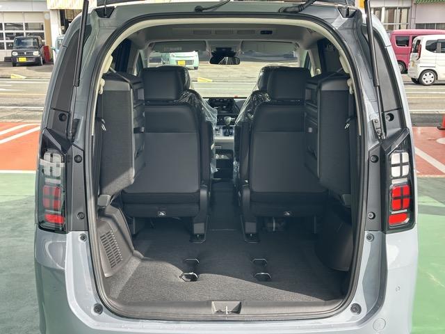 フリード ｅ：ＨＥＶエアー　ＥＸ　６人乗り　内装色／ブラック　ホンダセンシング　ＬＥＤヘッドライト　両側パワースライドドア　運転席＆助手席シートヒーター　リアクーラー　液晶メーター　本革巻ステアリング・セレクトレバー　登録済未使用車（16枚目）