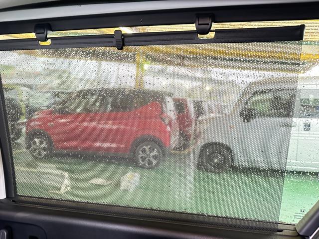 フリード ｅ：ＨＥＶエアー　ＥＸ　６人乗り　内装色／ブラック　ホンダセンシング　ＬＥＤヘッドライト　両側パワースライドドア　運転席＆助手席シートヒーター　リアクーラー　液晶メーター　本革巻ステアリング・セレクトレバー　登録済未使用車（12枚目）