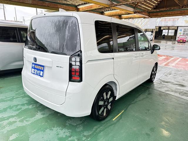 フリード ｅ：ＨＥＶエアー　ＥＸ　６人乗り　内装色／ブラック　ホンダセンシング　ＬＥＤヘッドライト　両側パワースライドドア　運転席＆助手席シートヒーター　リアクーラー　液晶メーター　本革巻ステアリング・セレクトレバー　登録済未使用車（16枚目）