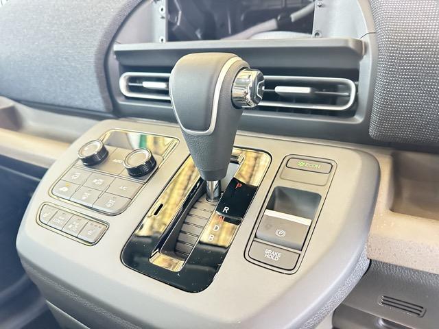 フリード ｅ：ＨＥＶエアー　ＥＸ　６人乗り　内装色／ブラック　ホンダセンシング　ＬＥＤヘッドライト　両側パワースライドドア　運転席＆助手席シートヒーター　リアクーラー　液晶メーター　本革巻ステアリング・セレクトレバー　登録済未使用車（23枚目）