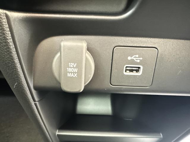 フリード ｅ：ＨＥＶエアー　ＥＸ　６人乗り　内装色／ブラック　ホンダセンシング　ＬＥＤヘッドライト　両側パワースライドドア　運転席＆助手席シートヒーター　リアクーラー　液晶メーター　本革巻ステアリング・セレクトレバー　登録済未使用車（25枚目）