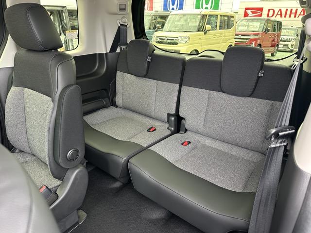 フリード ｅ：ＨＥＶエアー　ＥＸ　６人乗り　内装色／ブラック　ホンダセンシング　ＬＥＤヘッドライト　両側パワースライドドア　運転席＆助手席シートヒーター　リアクーラー　液晶メーター　本革巻ステアリング・セレクトレバー　登録済未使用車（8枚目）