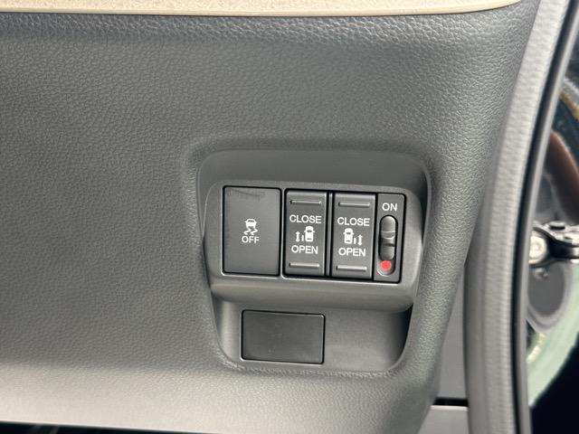 フリード ｅ：ＨＥＶエアー　ＥＸ　６人乗り　内装色／ブラック　ホンダセンシング　ＬＥＤヘッドライト　両側パワースライドドア　運転席＆助手席シートヒーター　リアクーラー　液晶メーター　本革巻ステアリング・セレクトレバー　登録済未使用車（20枚目）