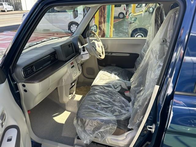 アルトラパンＬＣ Ｘ　全方位カメラ　スマートキー　ＬＥＤヘッドライト　フルオートエアコン　シートヒーター　ＵＳＢ充電ソケット　革巻きハンドル　ステアリングスイッチ　衝突被害軽減ブレーキ　クリアランスソナー　届出済未使用車（6枚目）