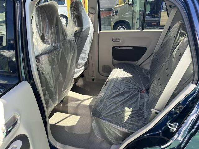 アルトラパンＬＣ Ｘ　全方位カメラ　スマートキー　ＬＥＤヘッドライト　フルオートエアコン　シートヒーター　ＵＳＢ充電ソケット　革巻きハンドル　ステアリングスイッチ　衝突被害軽減ブレーキ　クリアランスソナー　届出済未使用車（7枚目）