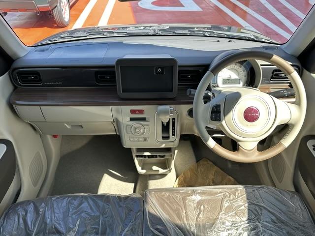 アルトラパンＬＣ Ｘ　全方位カメラ　スマートキー　ＬＥＤヘッドライト　フルオートエアコン　シートヒーター　ＵＳＢ充電ソケット　革巻きハンドル　ステアリングスイッチ　衝突被害軽減ブレーキ　クリアランスソナー　届出済未使用車（8枚目）