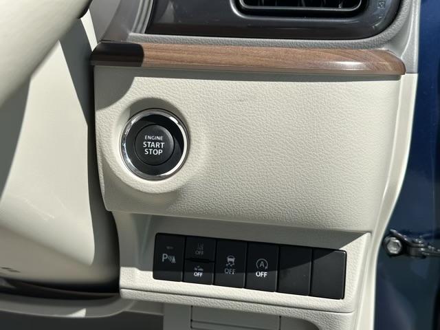 アルトラパンＬＣ Ｘ　全方位カメラ　スマートキー　ＬＥＤヘッドライト　フルオートエアコン　シートヒーター　ＵＳＢ充電ソケット　革巻きハンドル　ステアリングスイッチ　衝突被害軽減ブレーキ　クリアランスソナー　届出済未使用車（17枚目）