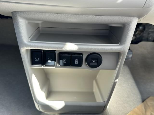 アルトラパンＬＣ Ｘ　全方位カメラ　スマートキー　ＬＥＤヘッドライト　フルオートエアコン　シートヒーター　ＵＳＢ充電ソケット　革巻きハンドル　ステアリングスイッチ　衝突被害軽減ブレーキ　クリアランスソナー　届出済未使用車（21枚目）