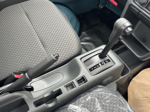 キャリイトラック KX 2WD 4AT 純正CDデッキ キーレス LEDヘッドライト 電動格納ドアミラー パワーウィンドー 作業灯 衝突被害軽減ブレーキ クリアランスソナー フォグランプ アイドリングストップ 届出済未使用車(16枚目)
