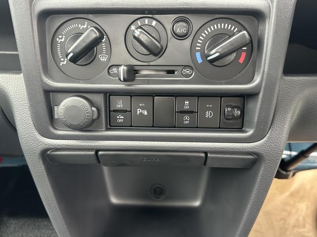 キャリイトラック KX 2WD 4AT 純正CDデッキ キーレス LEDヘッドライト 電動格納ドアミラー パワーウィンドー 作業灯 衝突被害軽減ブレーキ クリアランスソナー フォグランプ アイドリングストップ 届出済未使用車(17枚目)