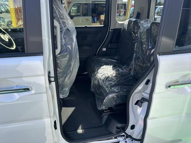 スペーシアカスタム ハイブリッドXSターボ スマートキー LEDヘッドライト 両側パワースライドドア フルオートエアコン シートヒーター ロールサンシェード シートバックテーブル サーキュレーター ヘッドアップディスプレイ 届出済未使用車(7枚目)