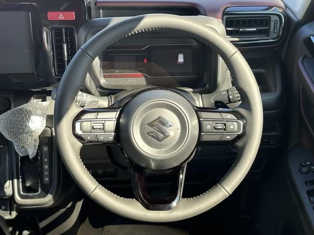 スペーシアカスタム ハイブリッドXSターボ スマートキー LEDヘッドライト 両側パワースライドドア フルオートエアコン シートヒーター ロールサンシェード シートバックテーブル サーキュレーター ヘッドアップディスプレイ 届出済未使用車(9枚目)