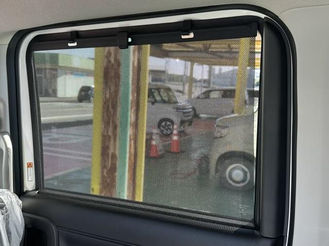 スペーシアカスタム ハイブリッドXSターボ スマートキー LEDヘッドライト 両側パワースライドドア フルオートエアコン シートヒーター ロールサンシェード シートバックテーブル サーキュレーター ヘッドアップディスプレイ 届出済未使用車(10枚目)