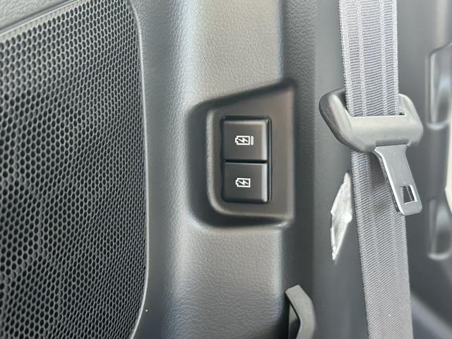 スペーシアカスタム ハイブリッドXSターボ スマートキー LEDヘッドライト 両側パワースライドドア フルオートエアコン シートヒーター ロールサンシェード シートバックテーブル サーキュレーター ヘッドアップディスプレイ 届出済未使用車(11枚目)