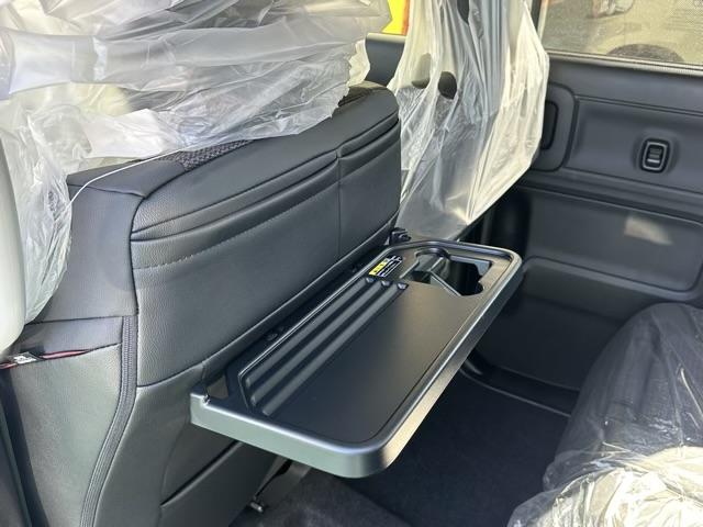 スペーシアカスタム ハイブリッドXSターボ スマートキー LEDヘッドライト 両側パワースライドドア フルオートエアコン シートヒーター ロールサンシェード シートバックテーブル サーキュレーター ヘッドアップディスプレイ 届出済未使用車(12枚目)