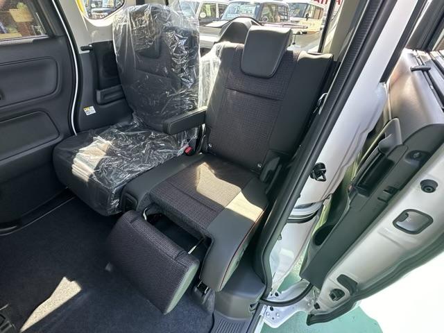 スペーシアカスタム ハイブリッドXSターボ スマートキー LEDヘッドライト 両側パワースライドドア フルオートエアコン シートヒーター ロールサンシェード シートバックテーブル サーキュレーター ヘッドアップディスプレイ 届出済未使用車(13枚目)