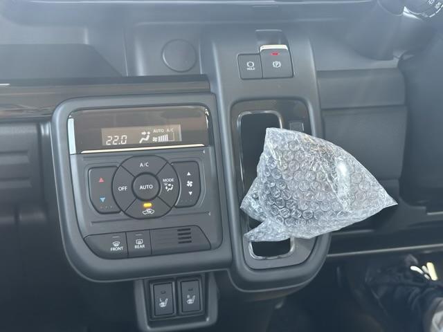 スペーシアカスタム ハイブリッドXSターボ スマートキー LEDヘッドライト 両側パワースライドドア フルオートエアコン シートヒーター ロールサンシェード シートバックテーブル サーキュレーター ヘッドアップディスプレイ 届出済未使用車(26枚目)