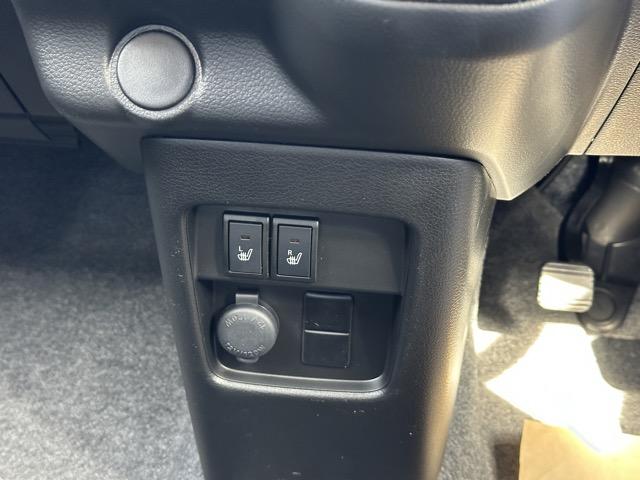 ハスラー ハイブリッドＧ　スマートキー　ＬＥＤヘッドライト　フルオートエアコン　シートヒーター　オートクルーズコントロール　ステアリングスイッチ　衝突被害軽減ブレーキ　クリアランスソナー　アイドリングストップ　届出済未使用車（20枚目）