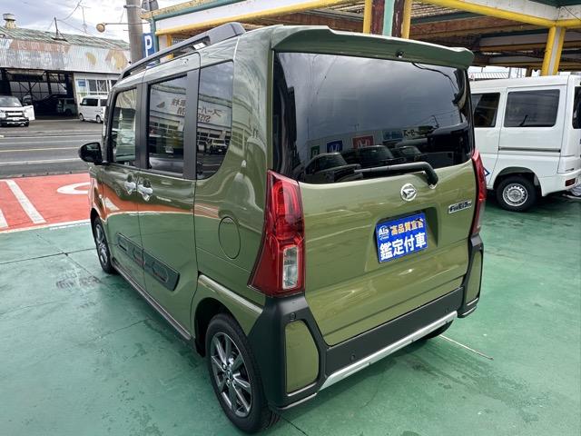 タント ファンクロス スマートキー LEDヘッドライト 両側パワースライドドア フルオートエアコン シートヒーター USB充電ソケット ロールサンシェード シートバックテーブル バックカメラ フォグランプ 届出済未使用車(5枚目)