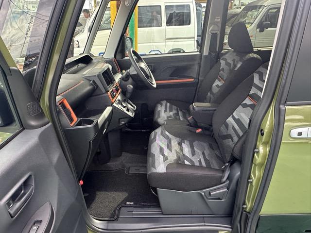 タント ファンクロス スマートキー LEDヘッドライト 両側パワースライドドア フルオートエアコン シートヒーター USB充電ソケット ロールサンシェード シートバックテーブル バックカメラ フォグランプ 届出済未使用車(6枚目)