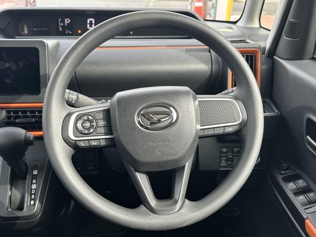 タント ファンクロス スマートキー LEDヘッドライト 両側パワースライドドア フルオートエアコン シートヒーター USB充電ソケット ロールサンシェード シートバックテーブル バックカメラ フォグランプ 届出済未使用車(9枚目)