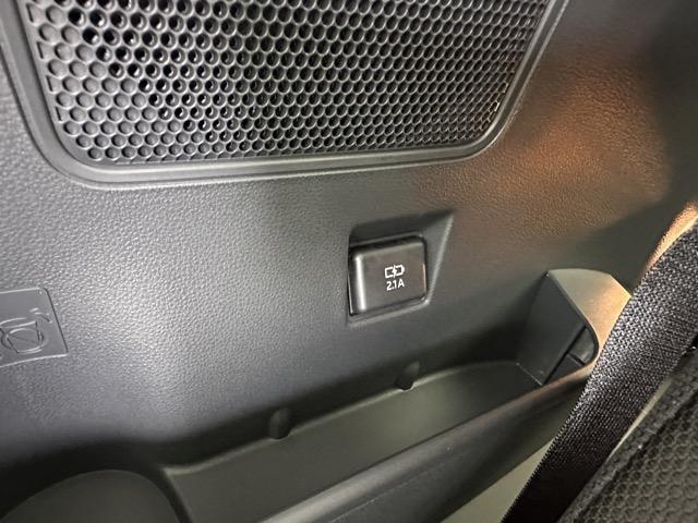 タント ファンクロス スマートキー LEDヘッドライト 両側パワースライドドア フルオートエアコン シートヒーター USB充電ソケット ロールサンシェード シートバックテーブル バックカメラ フォグランプ 届出済未使用車(12枚目)