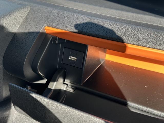 タント ファンクロス 9インチディスプレイオーディオ バックカメラ スマートキー LEDヘッドライト 両側パワースライドドア フルオートエアコン シートヒーター ロールサンシェード シートバックテーブル ディーラー試乗車(22枚目)