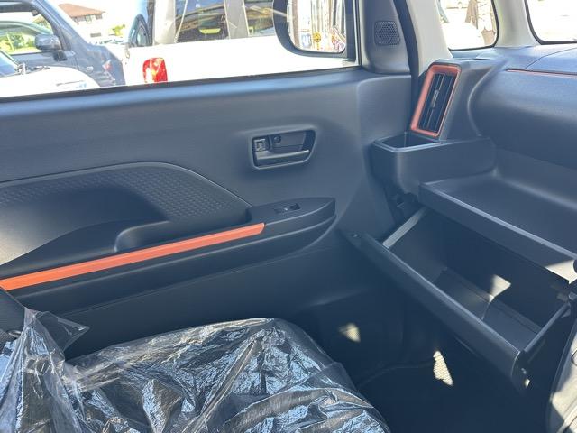 タント ファンクロス 9インチディスプレイオーディオ バックカメラ スマートキー LEDヘッドライト 両側パワースライドドア フルオートエアコン シートヒーター ロールサンシェード シートバックテーブル ディーラー試乗車(29枚目)