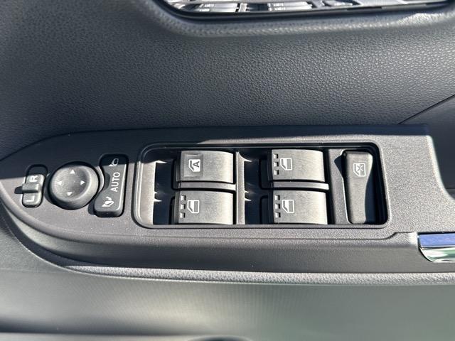 タント カスタムRS エコアイドルレス スマートキー LEDヘッドライト 両側パワースライドドア フルオートエアコン シートヒーター ロールサンシェード シートバックテーブル 革巻きハンドル フォグランプ オートライト(18枚目)