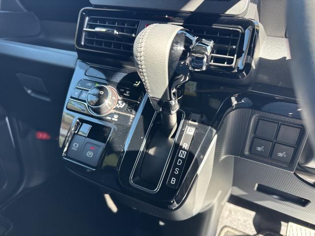 タント カスタムRS エコアイドルレス スマートキー LEDヘッドライト 両側パワースライドドア フルオートエアコン シートヒーター ロールサンシェード シートバックテーブル 革巻きハンドル フォグランプ オートライト(25枚目)