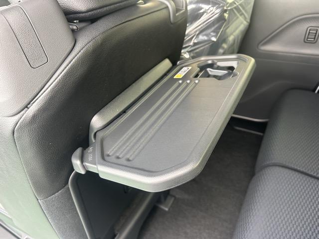 タント カスタムRS スマートキー LEDヘッドライト 両側パワースライドドア フルオートエアコン シートヒーター ロールサンシェード シートバックテーブル 革巻きハンドル USB充電ソケット フォグランプ 届出済未使用車(8枚目)