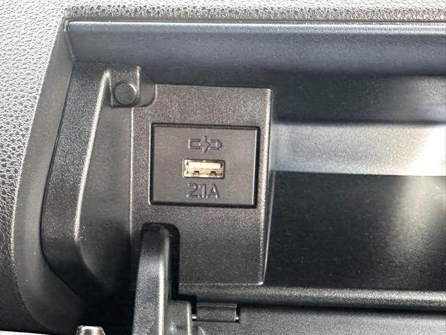 タント カスタムRS スマートキー LEDヘッドライト 両側パワースライドドア フルオートエアコン シートヒーター ロールサンシェード シートバックテーブル 革巻きハンドル USB充電ソケット フォグランプ 届出済未使用車(21枚目)