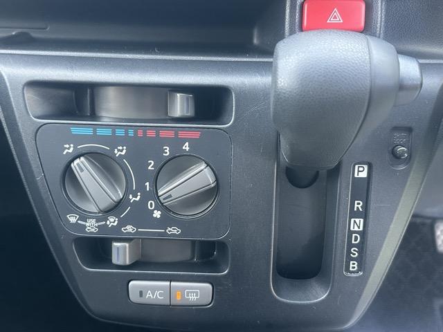 ミライース B 純正CDデッキ キーレス 電動格納ドアミラー 前側パワーウィンドー アイドリングストップ エアコン パワステ(18枚目)