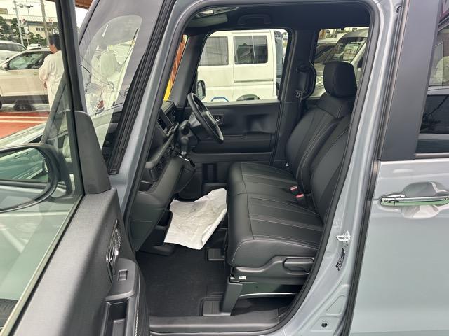 N-BOXカスタム コーディネートスタイル ホンダセンシング LEDヘッド&フォグランプ 両側パワースライドドア 電子制御パーキングブレーキ オートブレーキホールド機能 運転席・助手席シートヒーター シートバックテーブル ロールサンシェード(6枚目)